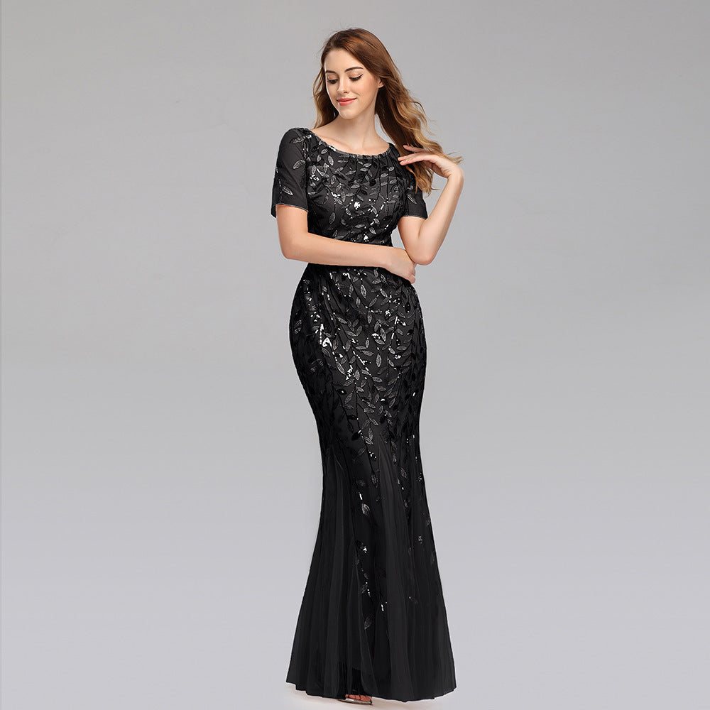 Valenzora | Elegant evening dress in gold