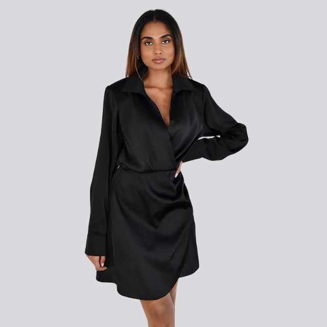 Valenzora | Satiniertes Minikleid mit V-Ausschnitt und Raffungen