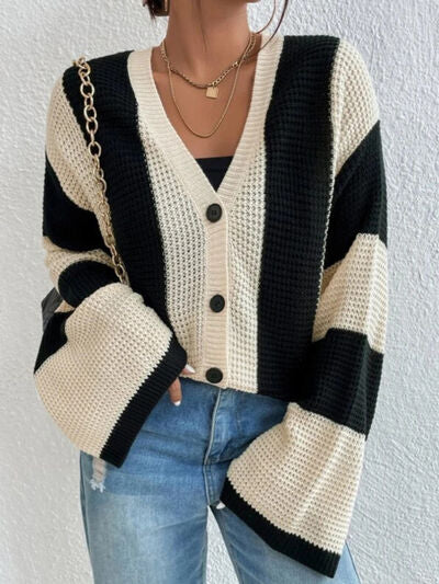 Valenzora | Gestreifte Strickjacke mit Knöpfen
