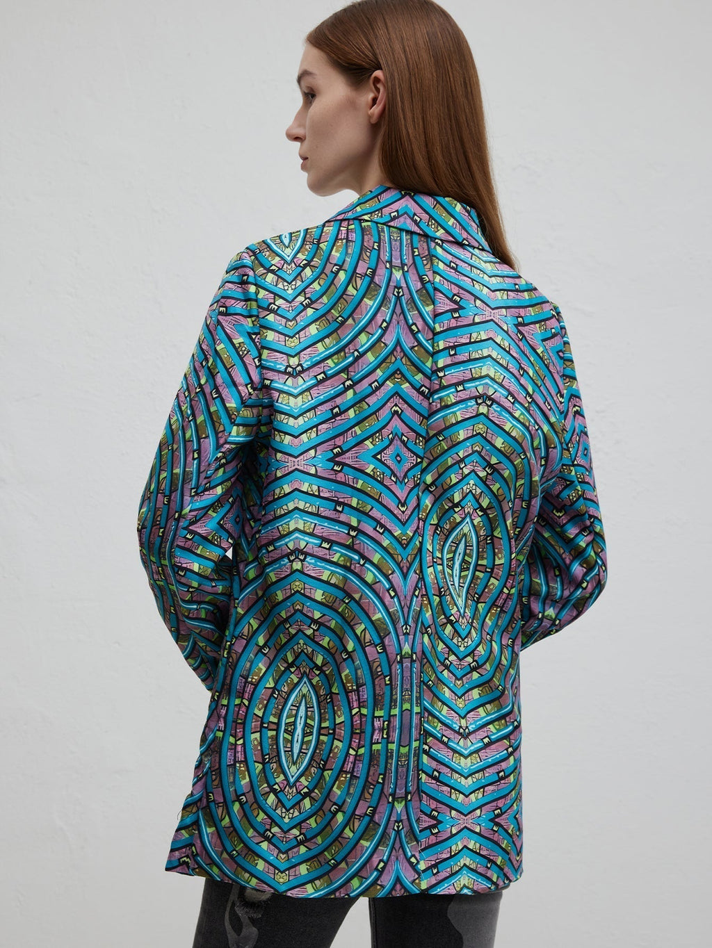 Valenzora | Stylischer Business-Anzug in einem blauen abstrakten Muster
