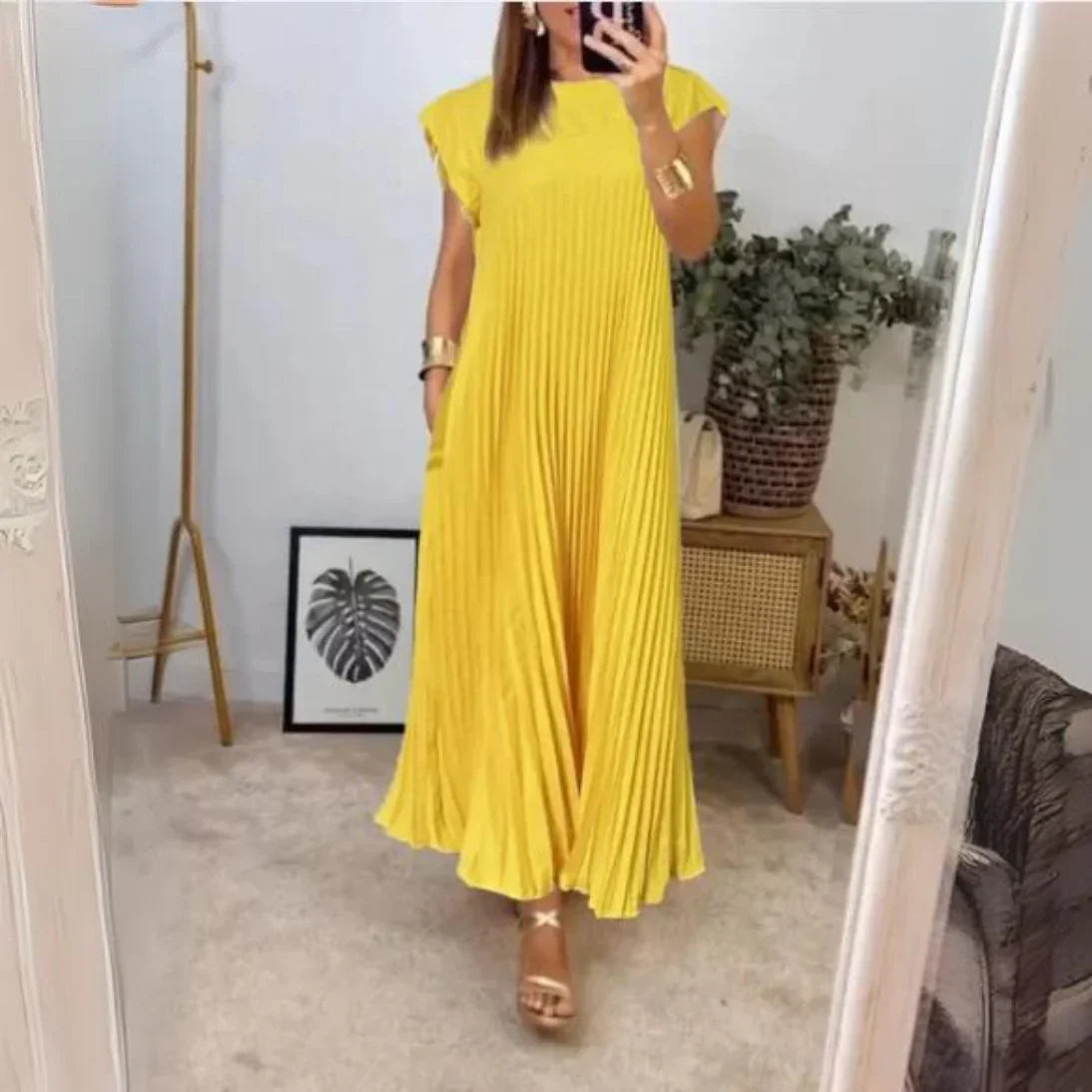 Valenzora | Leichtes und frisches Plisseekleid