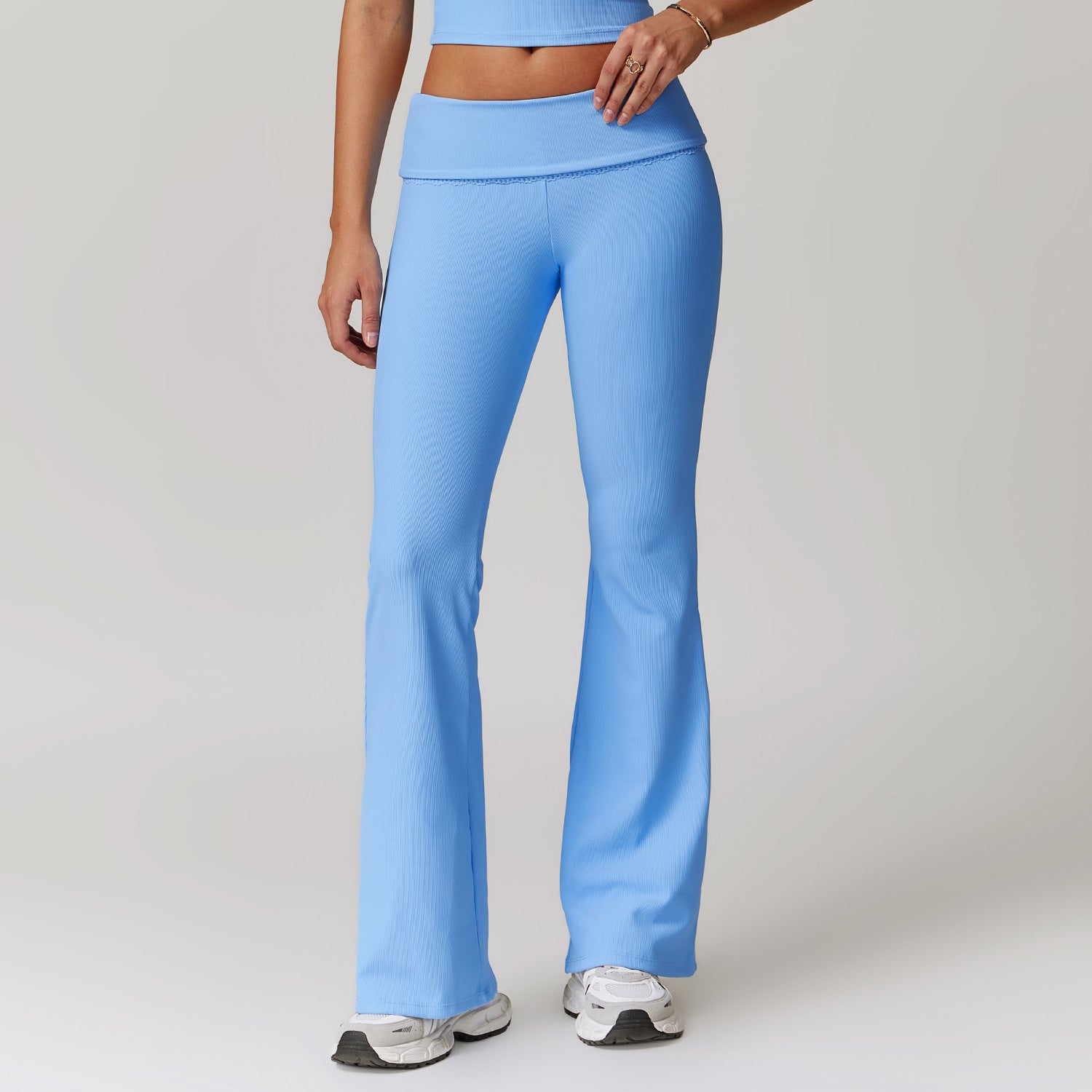 Valenzora | Elegante, eng anliegende Schlag-Yogahose
