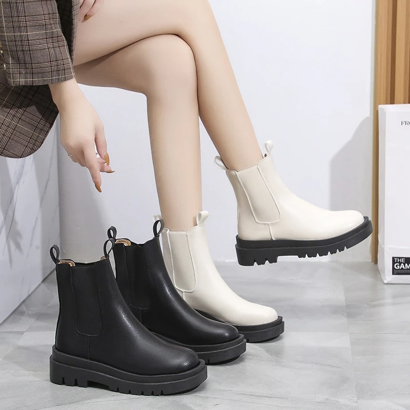 Valenzora | Women's Chelsea Boots with Elastic Sides and Pull Tabs