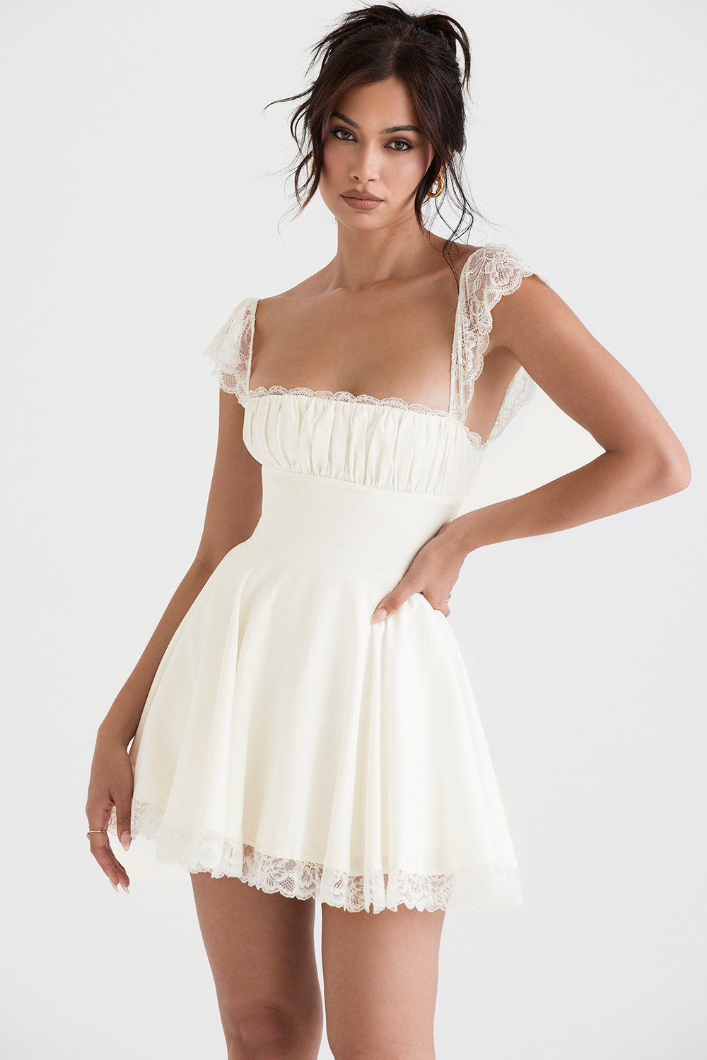 Valenzora | Kleid mit eckigem Ausschnitt und Spitzärmeln