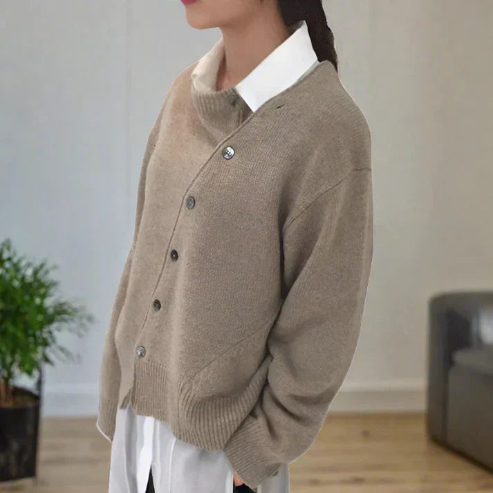 Valenzora | Soft cardigan with diagonal button placket