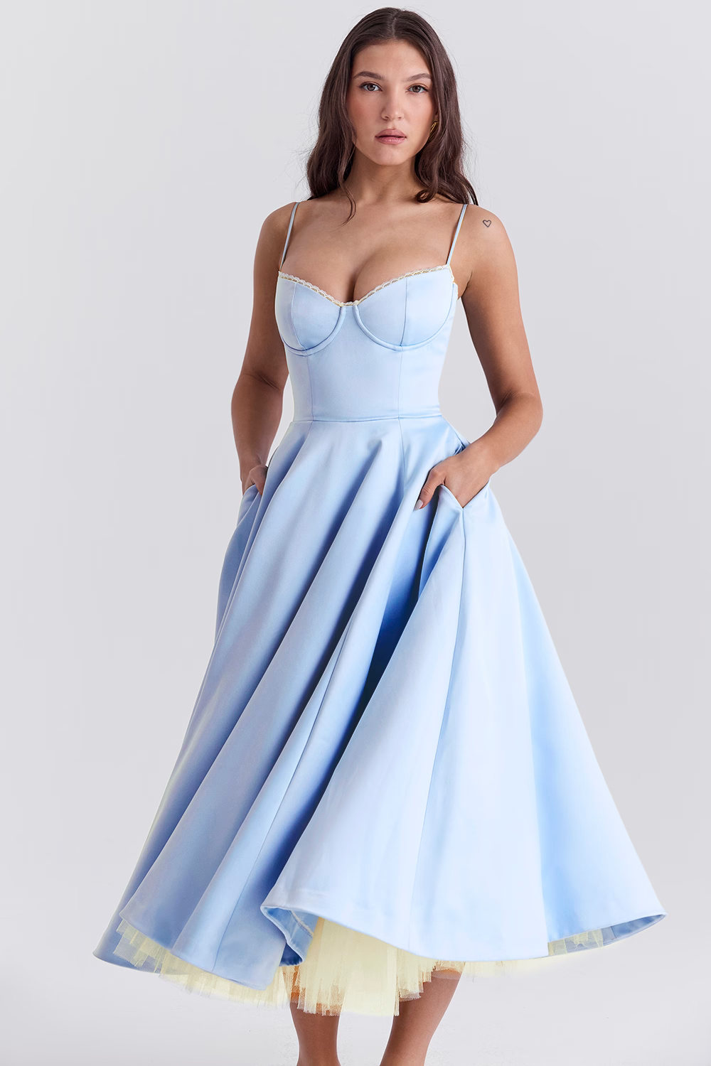 Valenzora | Elegantes Midikleid