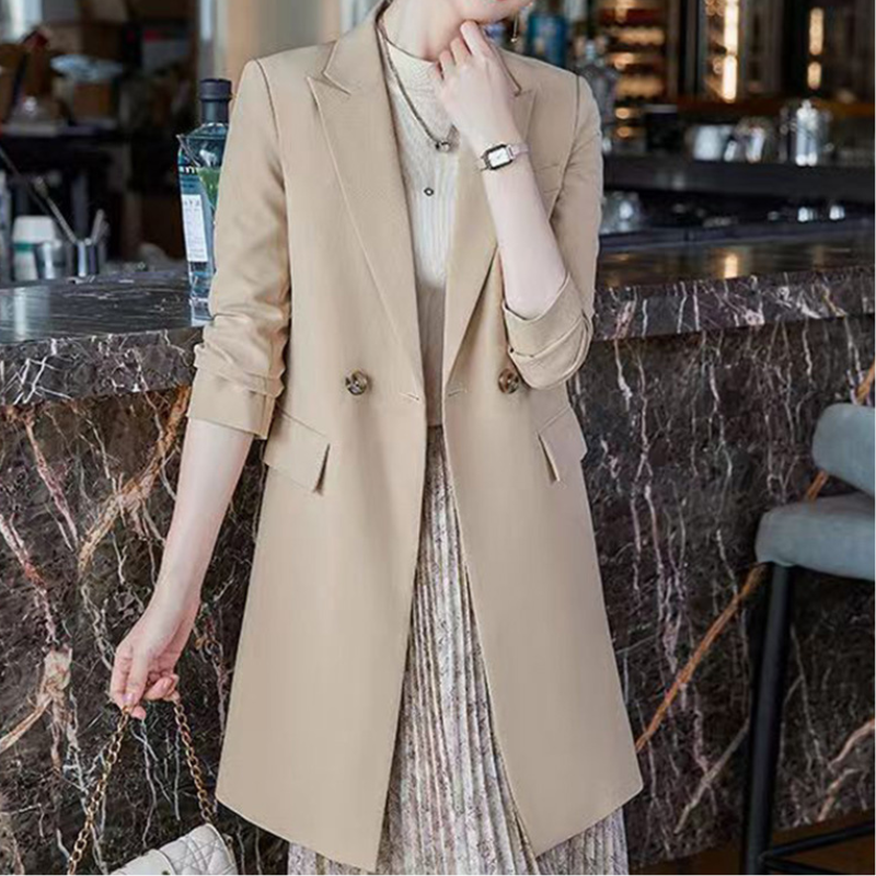 Valenzora | Elegant long women's blazer with flap pockets and lapel collar