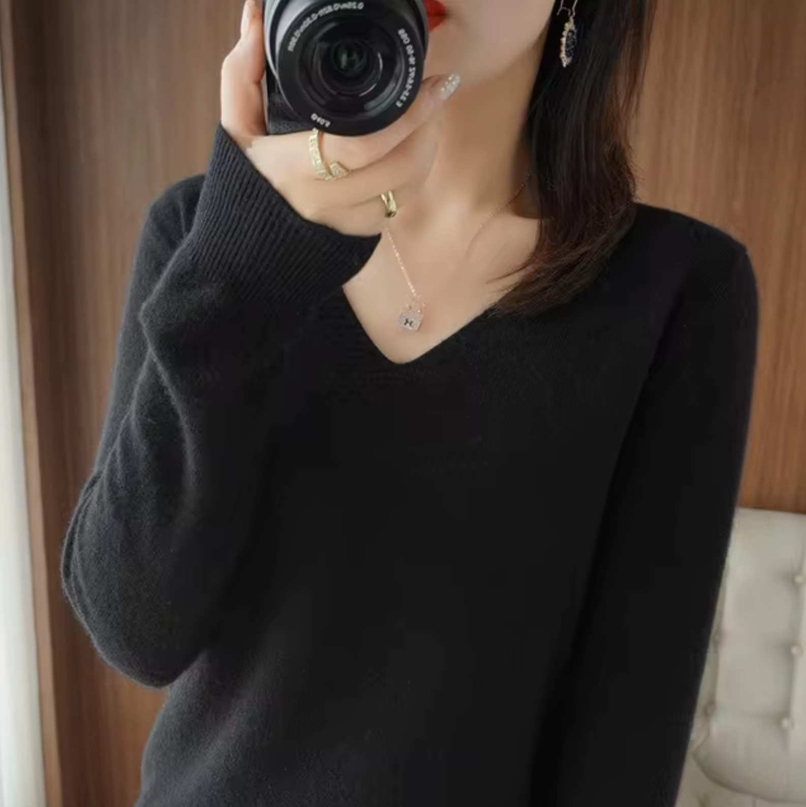 Valenzora | V-neck knit sweater
