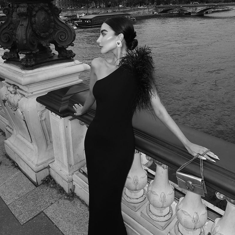 Valenzora | Stylish elegance off-shoulder fur dress