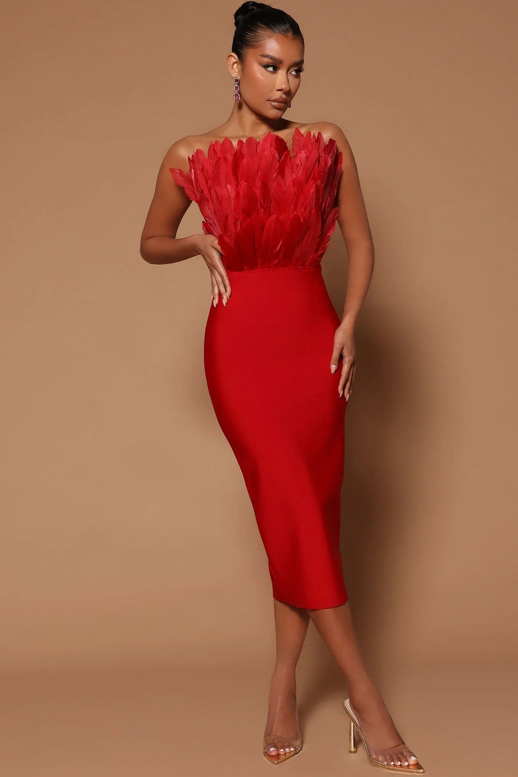 Valenzora Damenkleid mit Taillenbetonung und Federverzierung