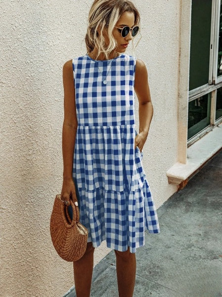 Valenzora | Fashion, Loose-fitting women's dress with round neckline, checked pastel medium skirt