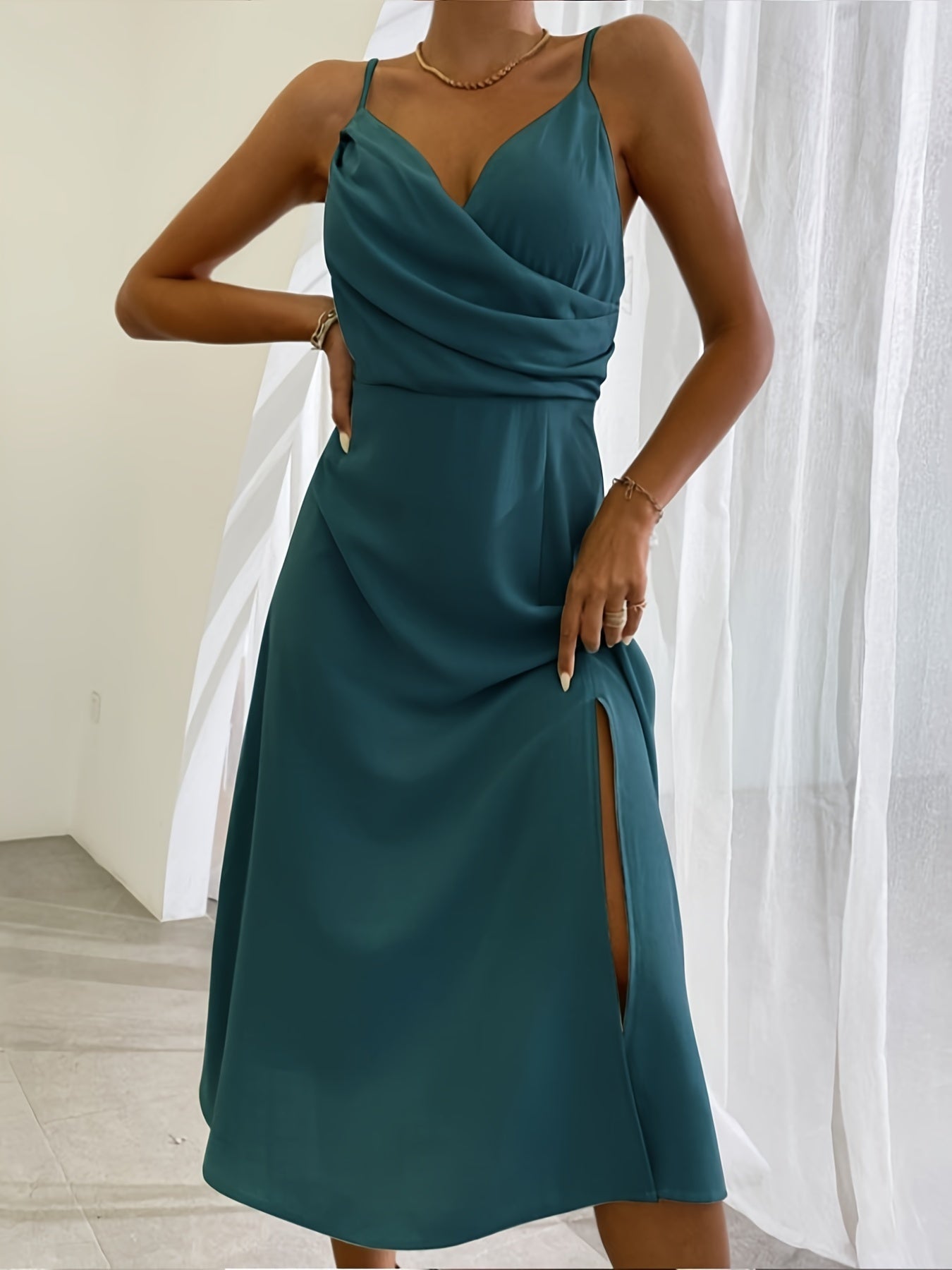 Valenzora | Midikleid mit V-Ausschnitt, Print und Schlitz