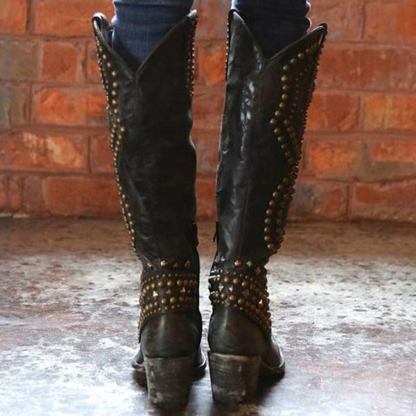 Lilybell - Hohe Stiefel mit Metallnieten und Cut-out-Absatz