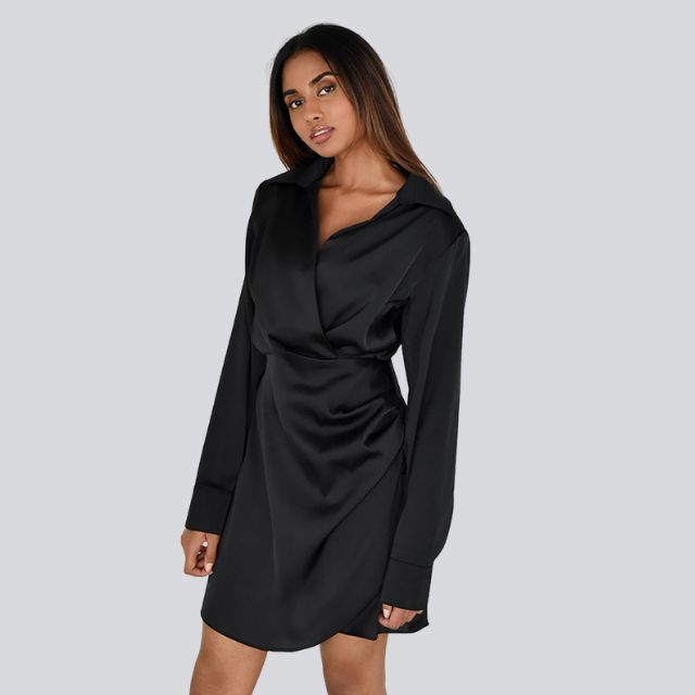 Valenzora | Satiniertes Minikleid mit V-Ausschnitt und Raffungen