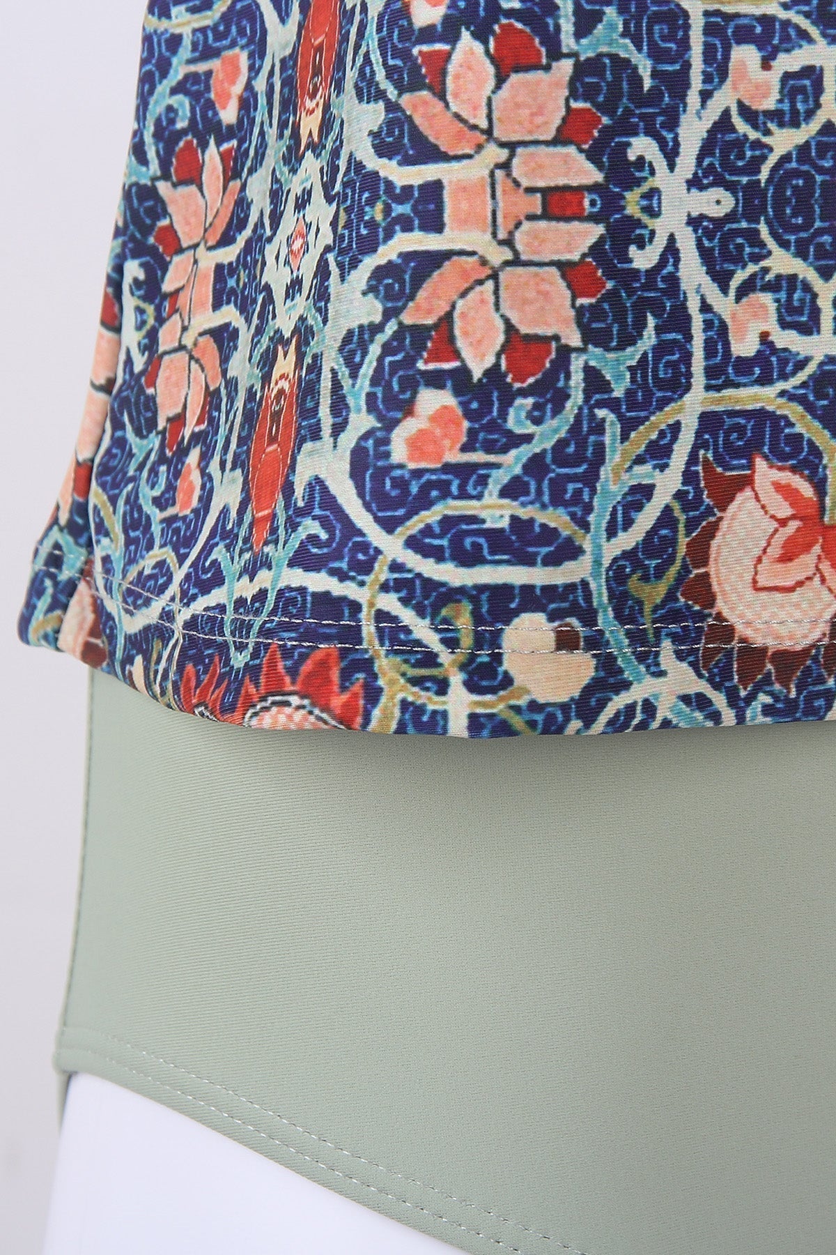 Valenzora | Glamouröse ärmellose Bademode mit Print