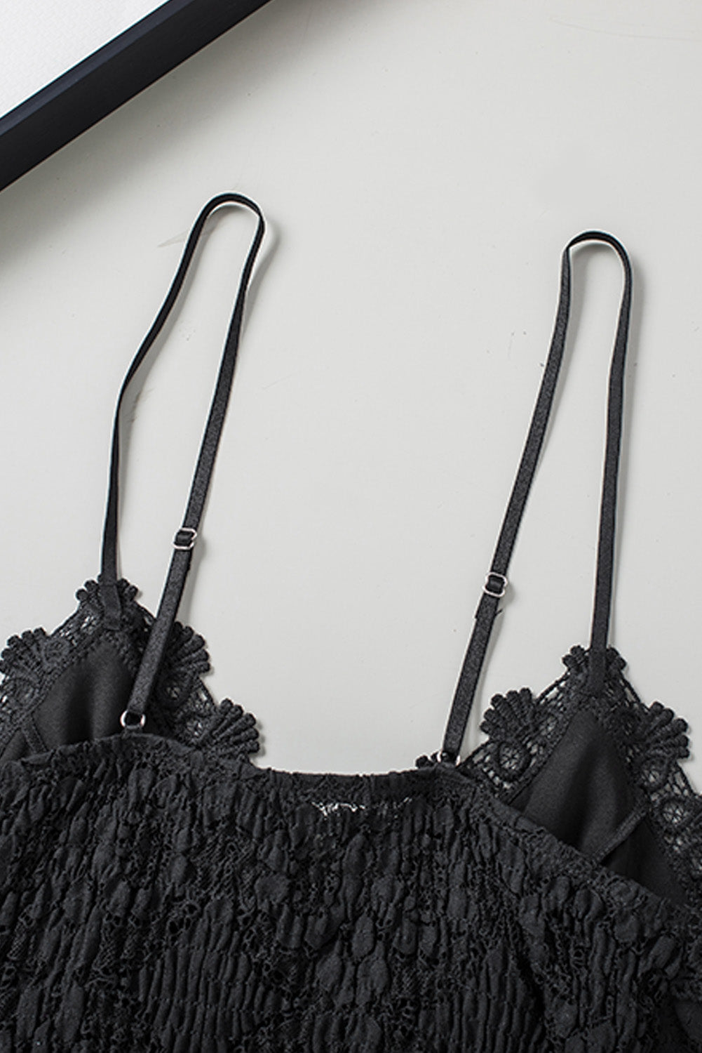 Valenzora | Crop-Top aus Spitze mit V-Ausschnitt