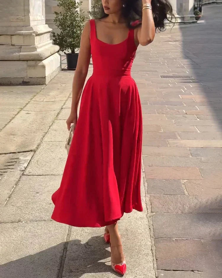Valenzora | Red fitted midi dress with straps