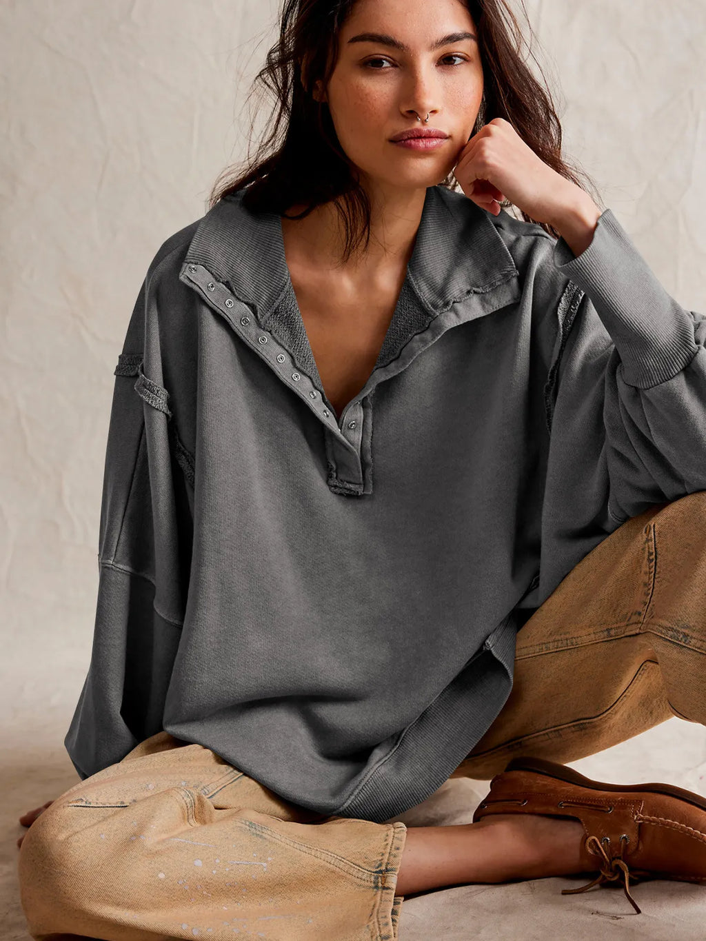 Valenzora - Lässiges Sweatshirt mit Knöpfen und Laternenärmeln