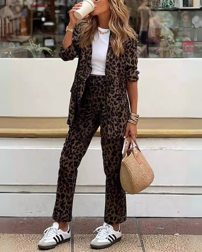 Valenzora | Elegant set with leopard print