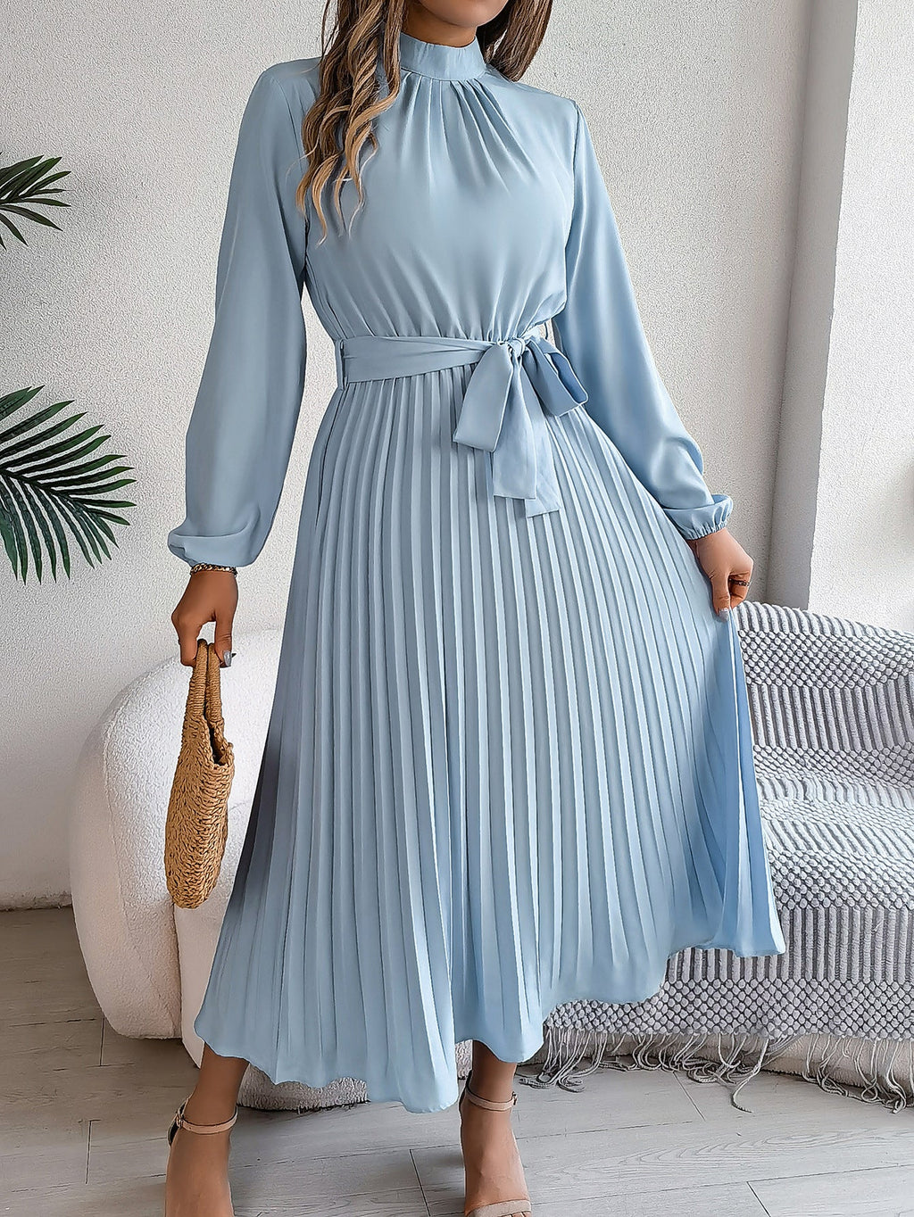 Valenzora | Elegant and timeless pleated dress