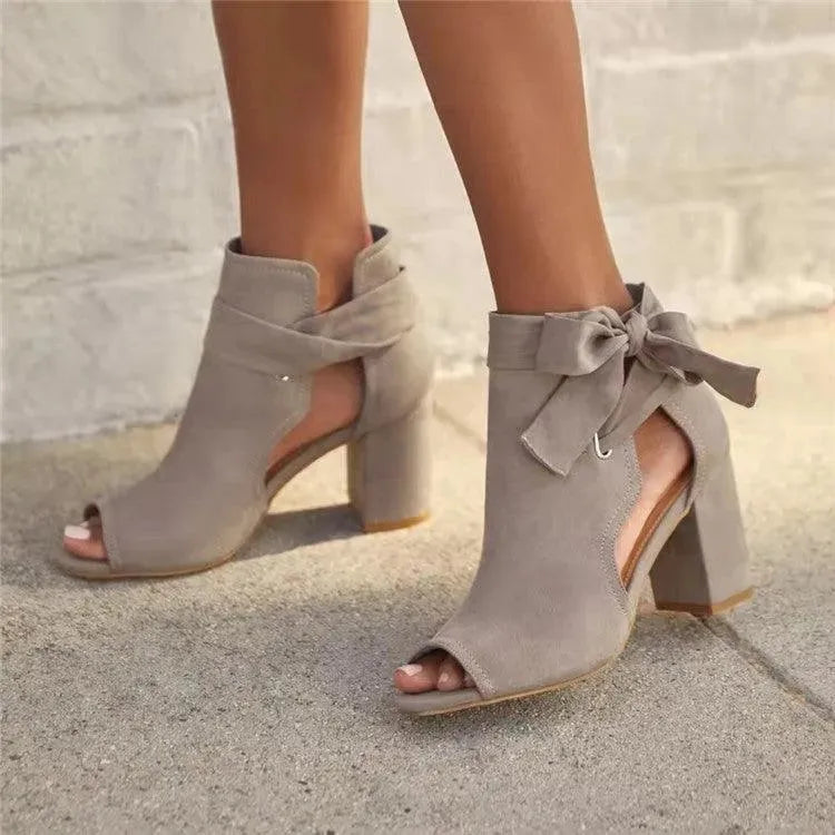 Valenzora | Sandals with thick hooks and strik