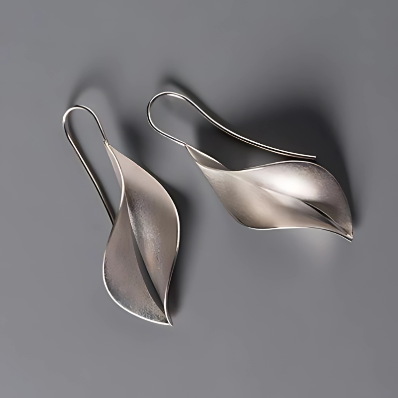 Valenzora | Leaf-shaped silver vintage earrings