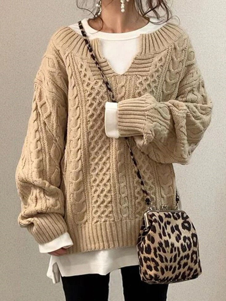 Valenzora Luxe Sweater | Comfortable, warm, oversized cable-knit sweater made of soft material