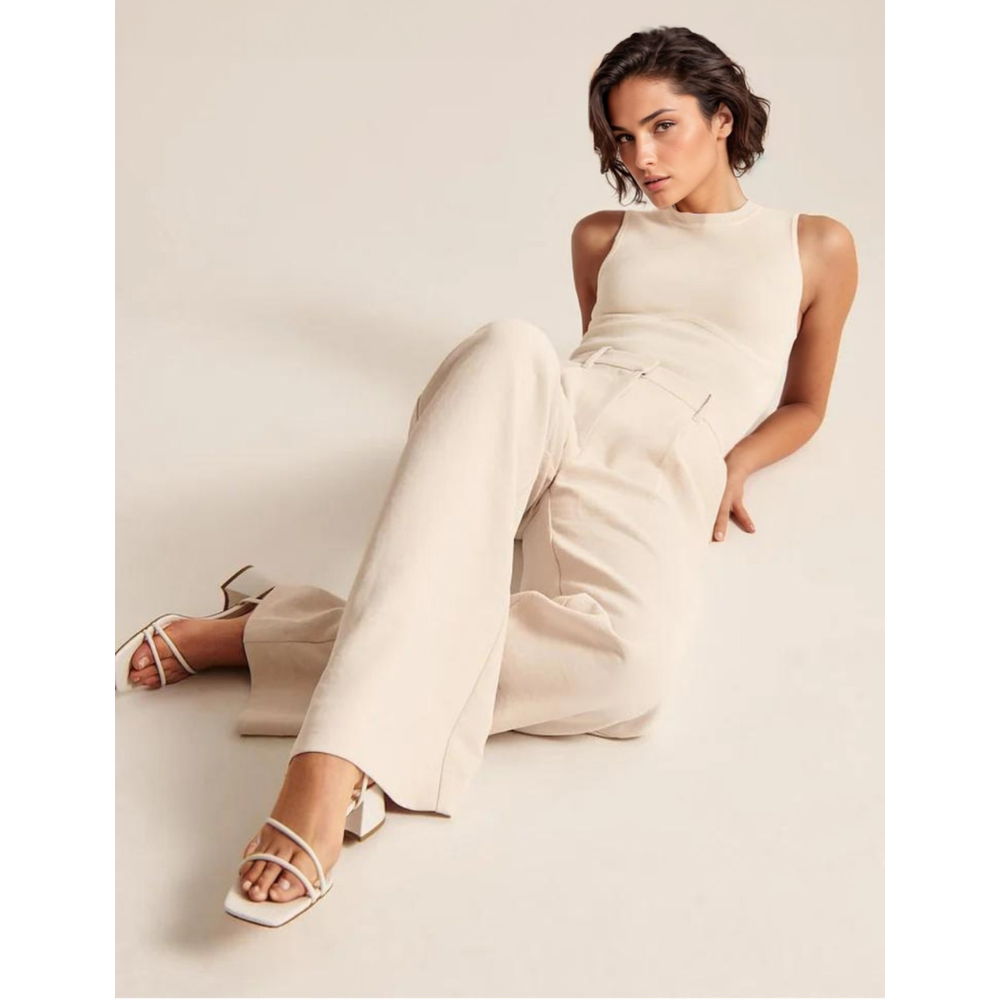 Wide-legged trousers