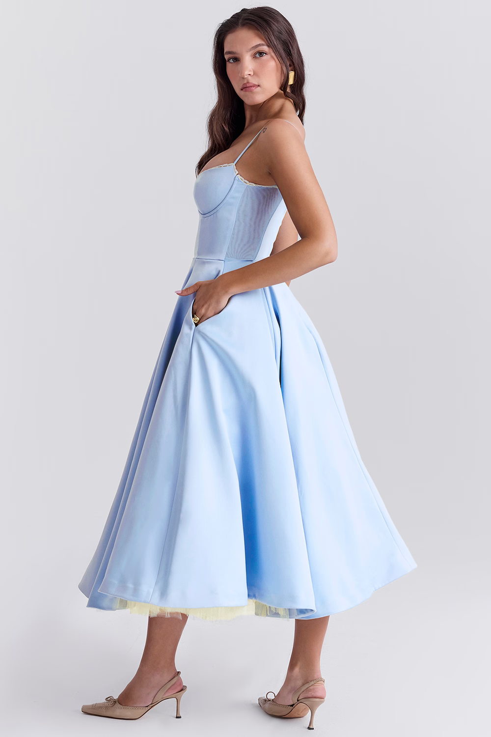 Valenzora | Luxuriöses ausgestelltes Kleid mit Spaghettiträgern für Damen, perfekt für Hochzeiten, Brautmode und Partys, Kasana