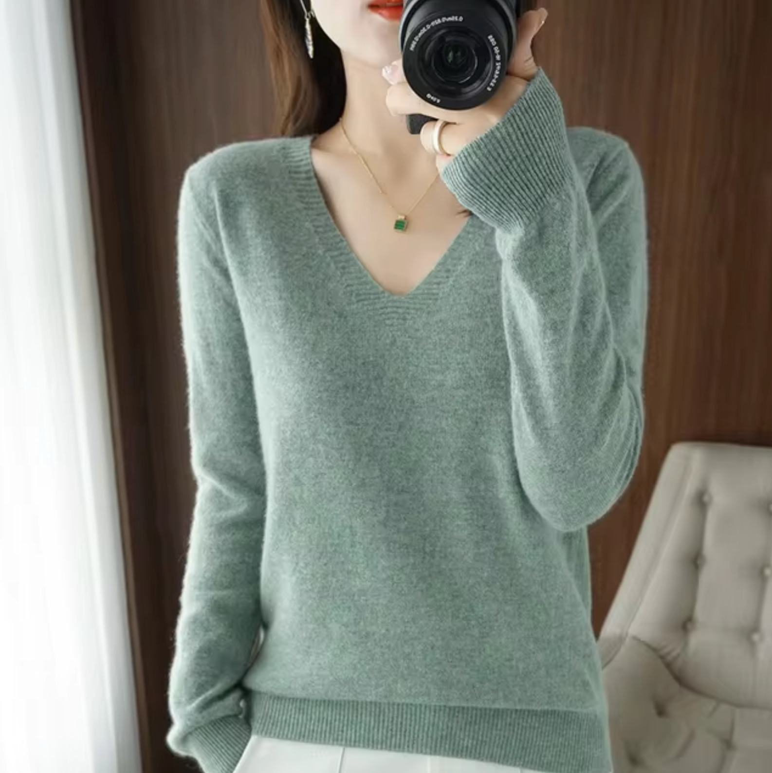 Valenzora | V-neck knit sweater