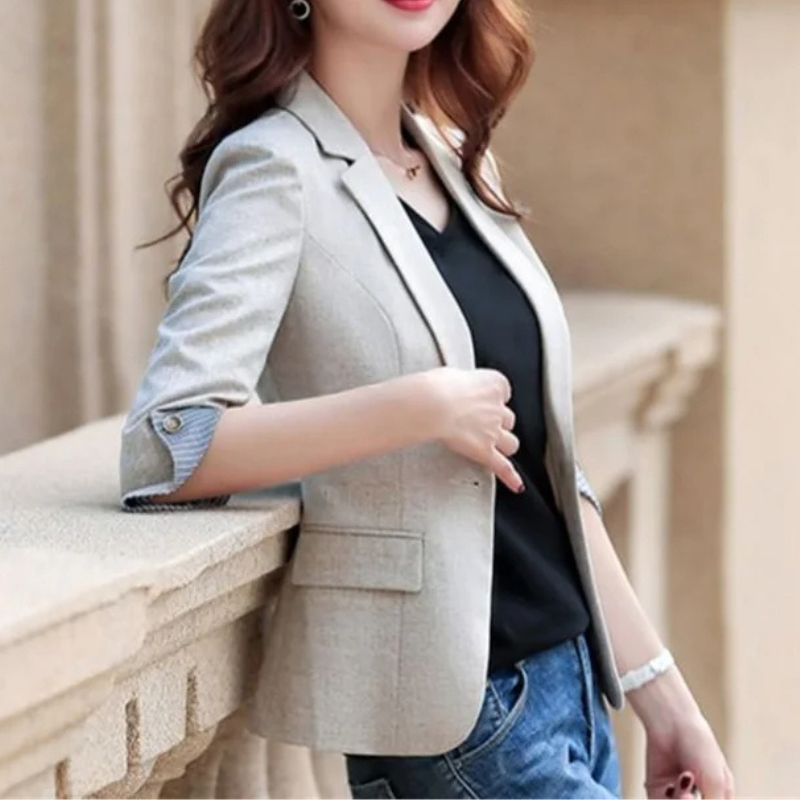 Valenzora | Eleganter Damen-Blazer mit Knopfdetails. Ideal fürs Büro.