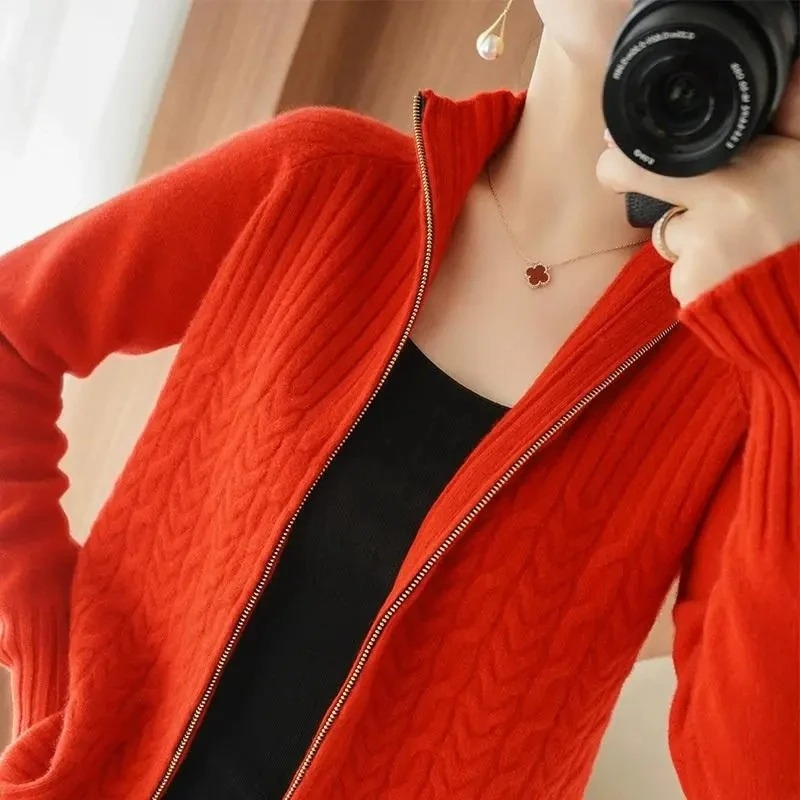Valenzora | Damen Strickjacke mit Reißverschluss und Zopfstrickdetails