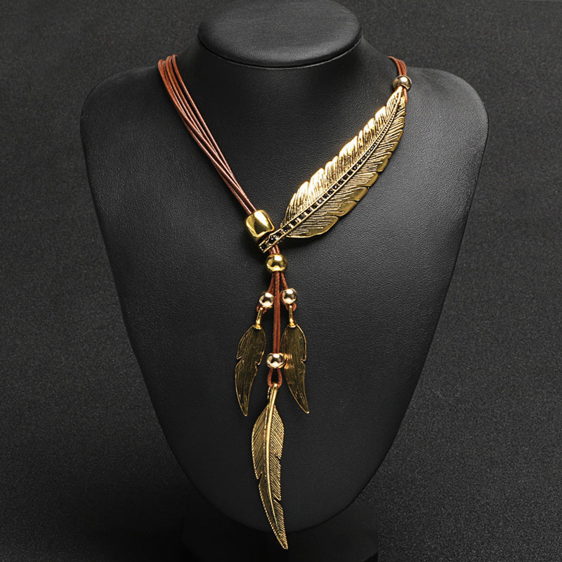 Valenzora | Goldene Federkette im Boho-Stil