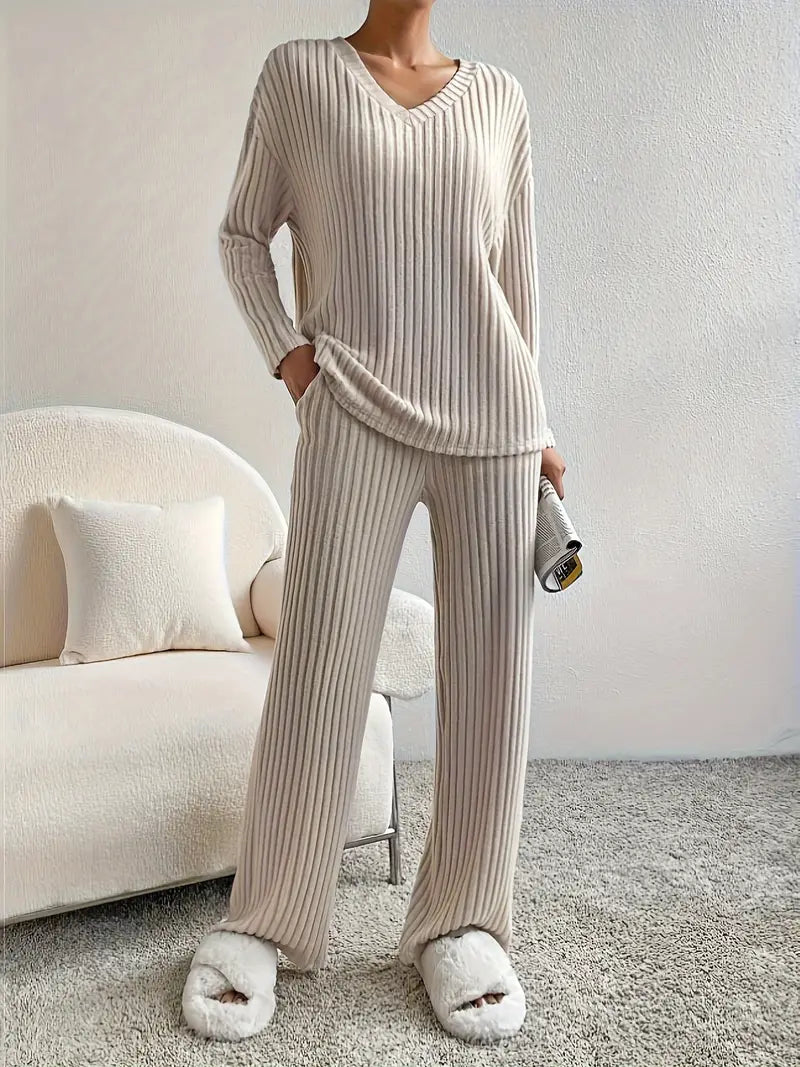 Valenzora 2-piece set | Elegant ribbed women's suit with V-neck sweater and matching trousers