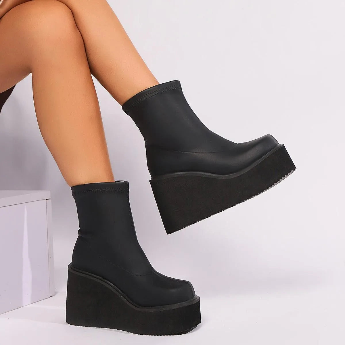 Valenzora | Keilabsatz- und Plateau-Stiefeletten