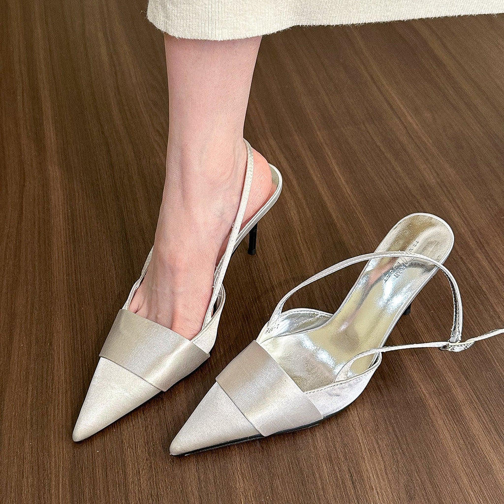 Valenzora | Damen Sandalen mit geschlossener und spitzer Zehenpartie aus silbernem Satin