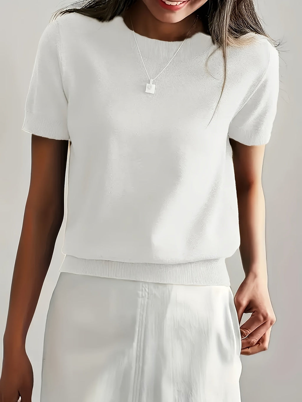 Valenzora | Knit shirt with R neckline