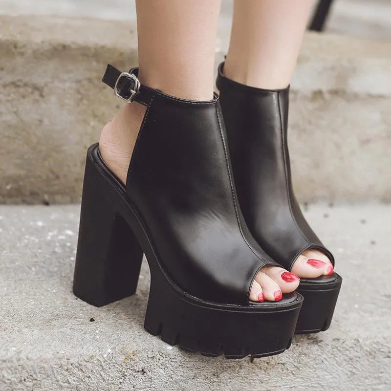 Valenzora | Sandals with a thick heel