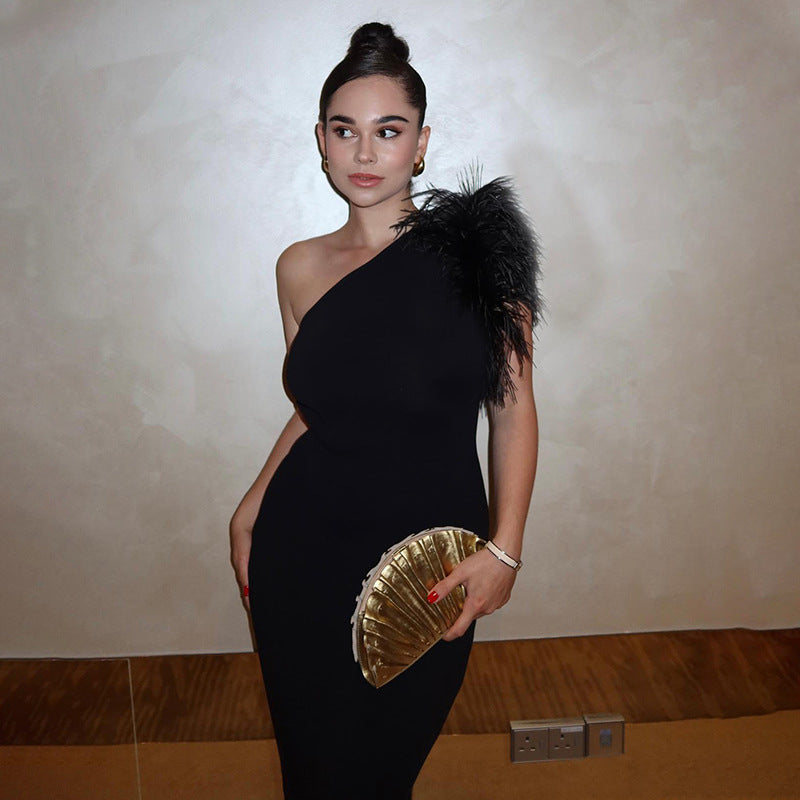 Valenzora | Stylish elegance off-shoulder fur dress