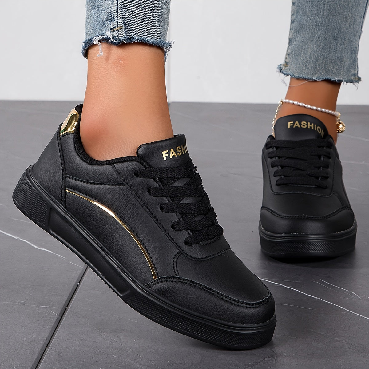 Valenzora | Women's sneakers in a solid color design with laces and a soft sole