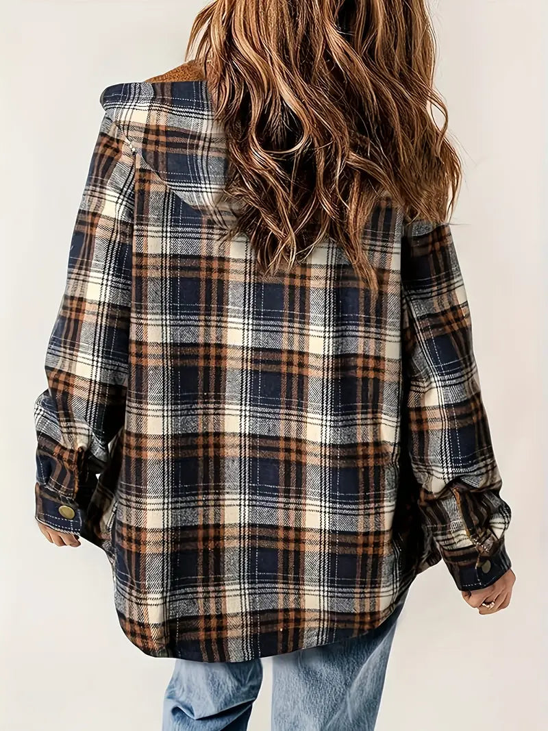 Warm jacket with hood and zipper