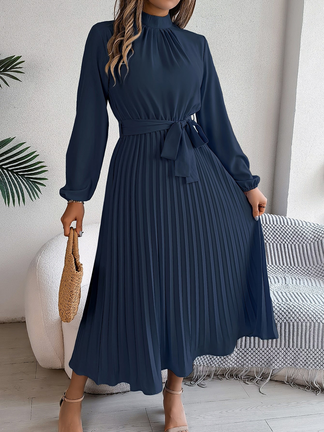 Valenzora | Elegant and timeless pleated dress