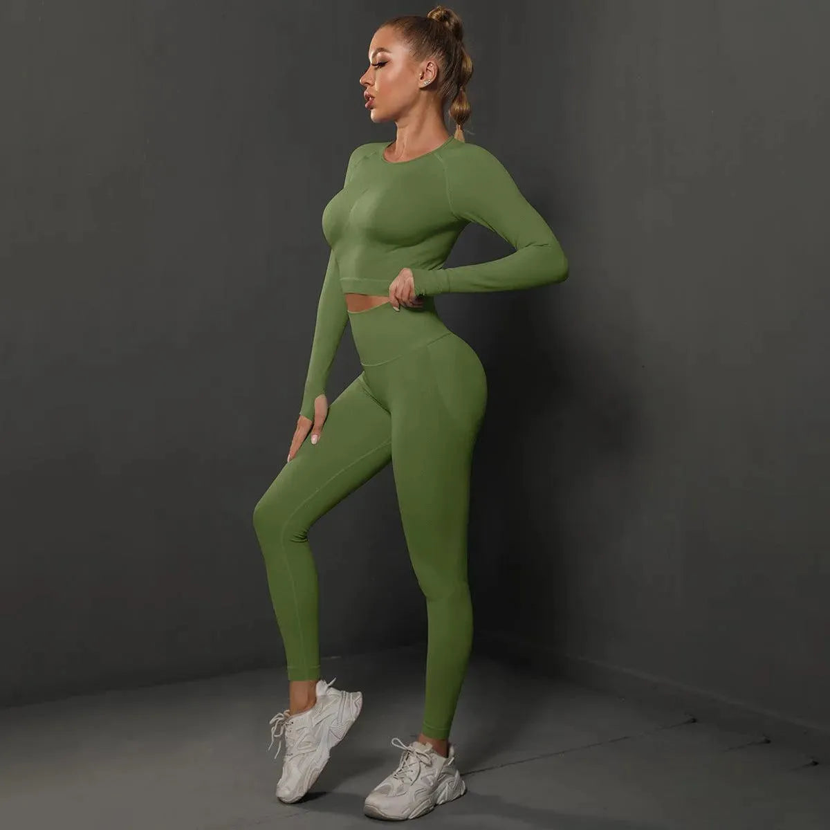 Valenzora | Complete with yoga pants and top