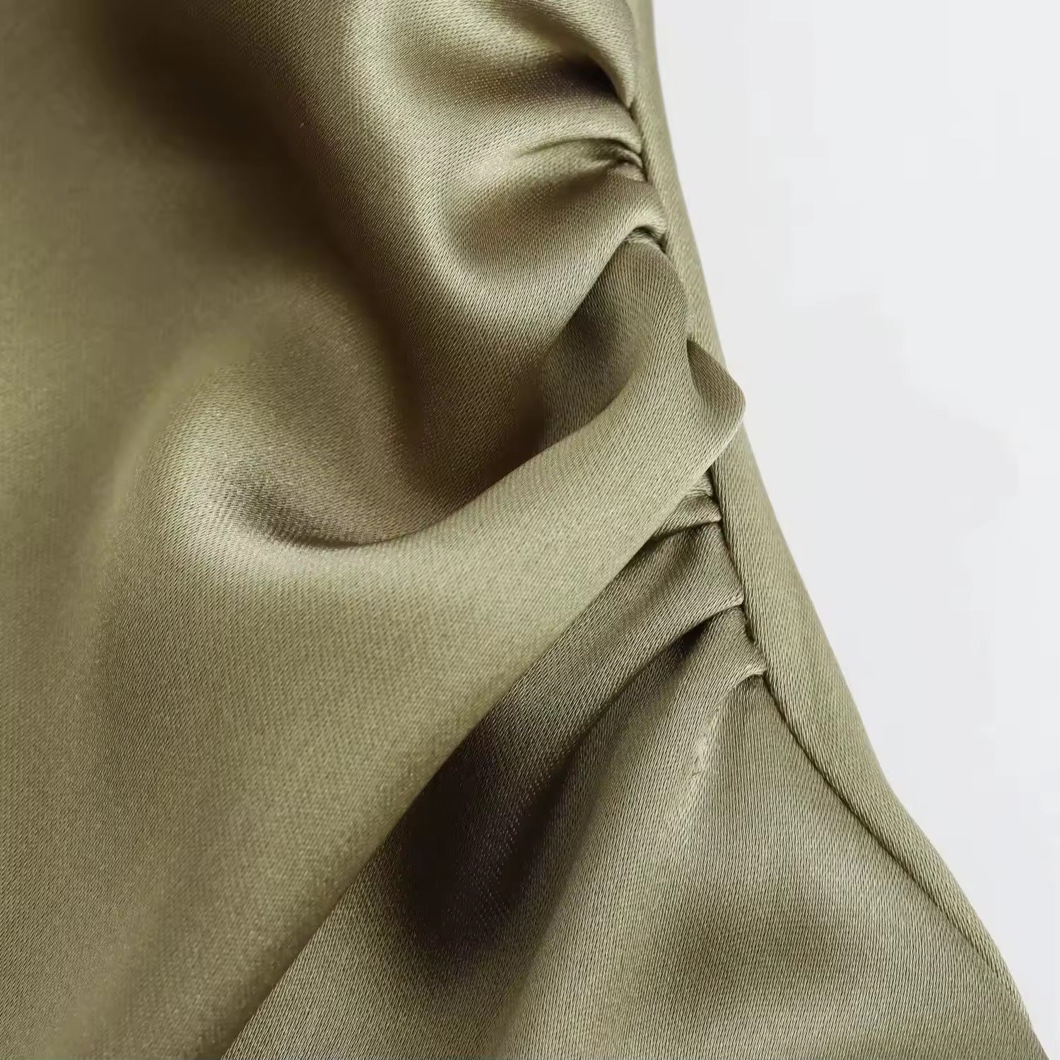 Valenzora | Satiniertes Maxikleid mit eleganter Drapierung