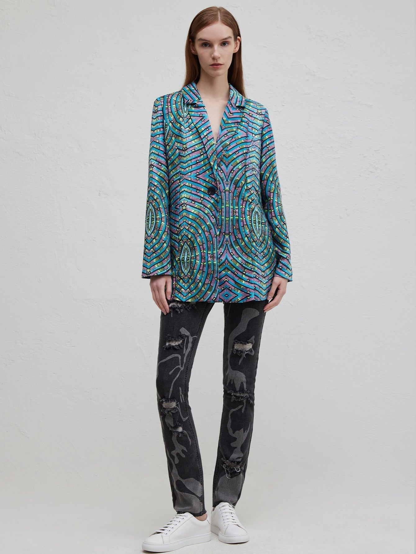 Valenzora | Stylischer Business-Anzug in einem blauen abstrakten Muster