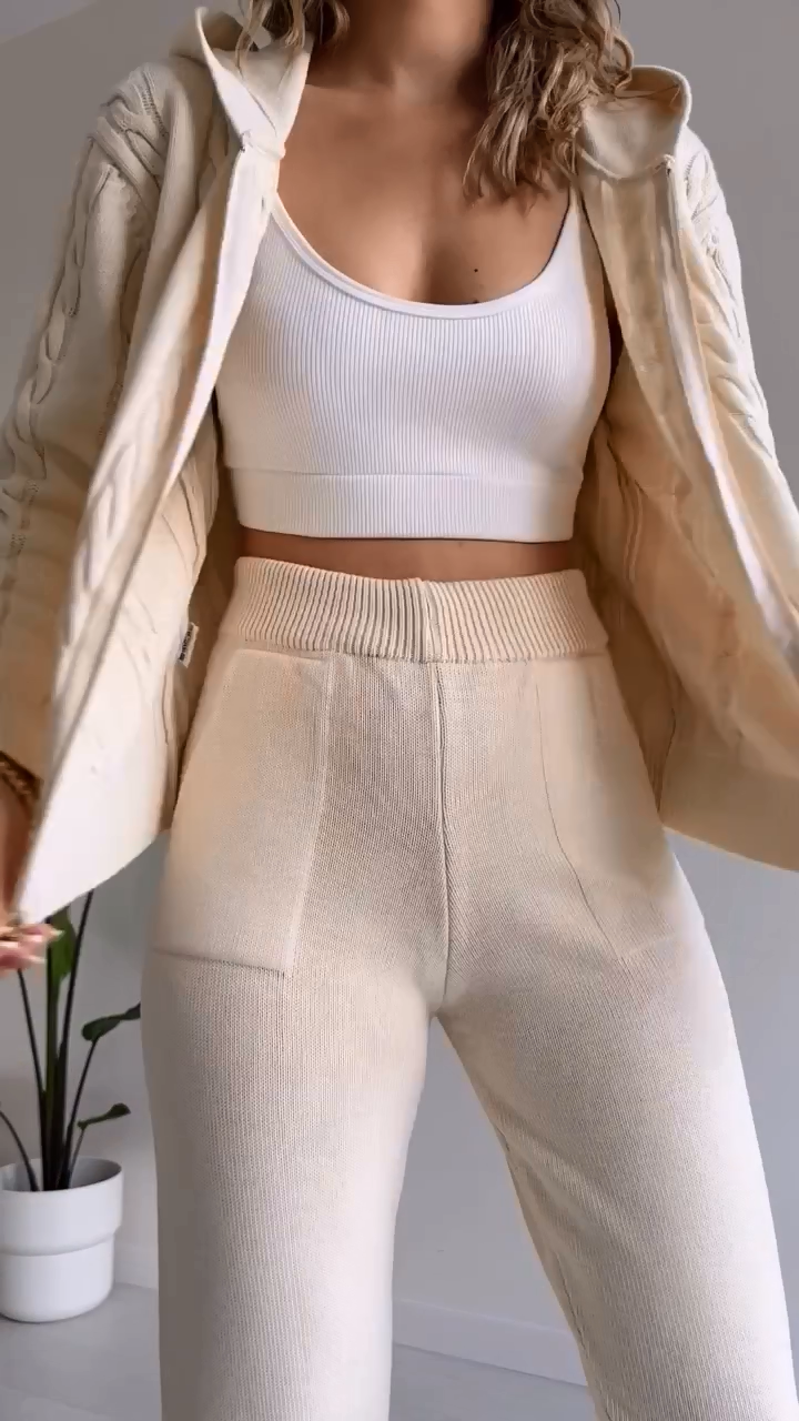 Valenzora | 3-piece knitted lounge set - trendy hoodie and jogging suit for women
