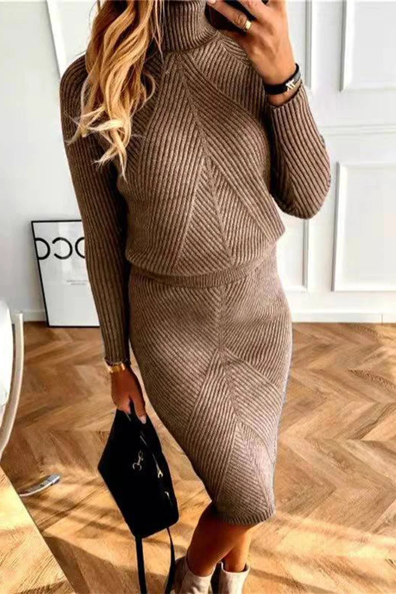 Valenzora | Two-piece women's suit with high collar and long sleeves