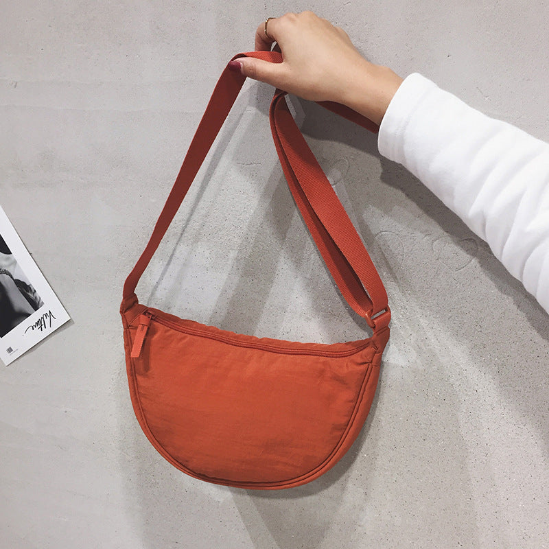 Valenzora | Halbmondförmige Tasche