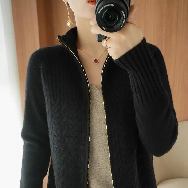 Valenzora | Damen Strickjacke mit Reißverschluss und Zopfstrickdetails
