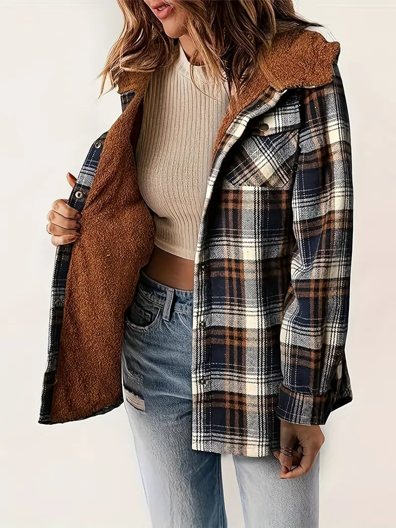 Warm jacket with hood and zipper